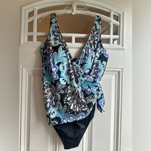 Size 16 One Piece Swimsuit Multicolor Black Aqua Blue Floral